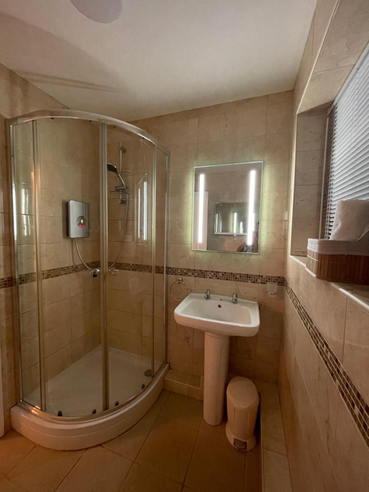 Look No Further Gorgeous Newly Renovated Contemporary Chalet Sandown Bay Holiday Centre Zewnętrze zdjęcie