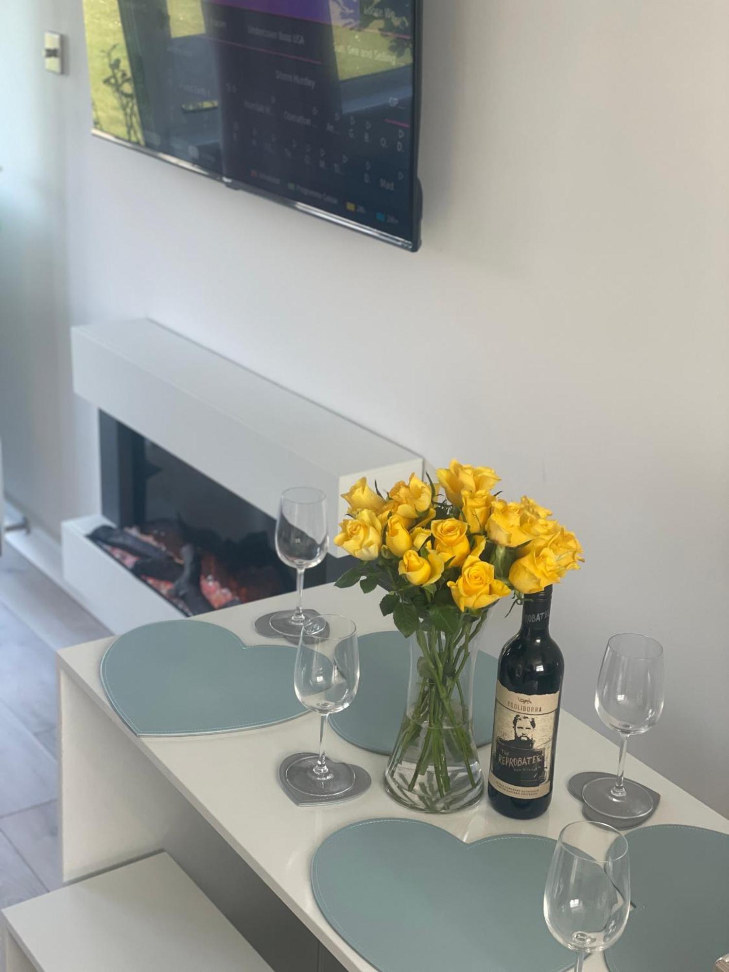 Look No Further Gorgeous Newly Renovated Contemporary Chalet Sandown Bay Holiday Centre Zewnętrze zdjęcie