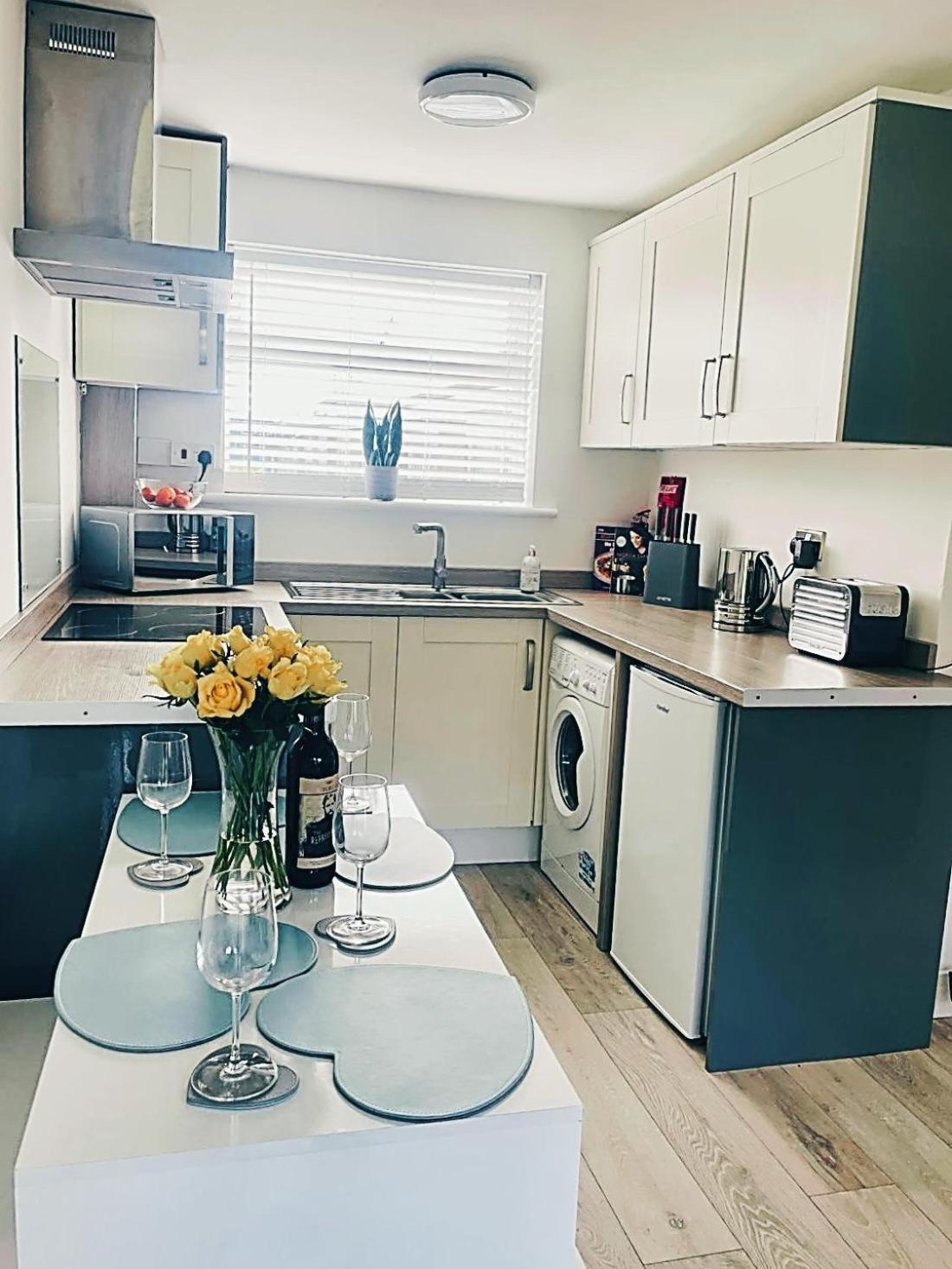 Look No Further Gorgeous Newly Renovated Contemporary Chalet Sandown Bay Holiday Centre Zewnętrze zdjęcie