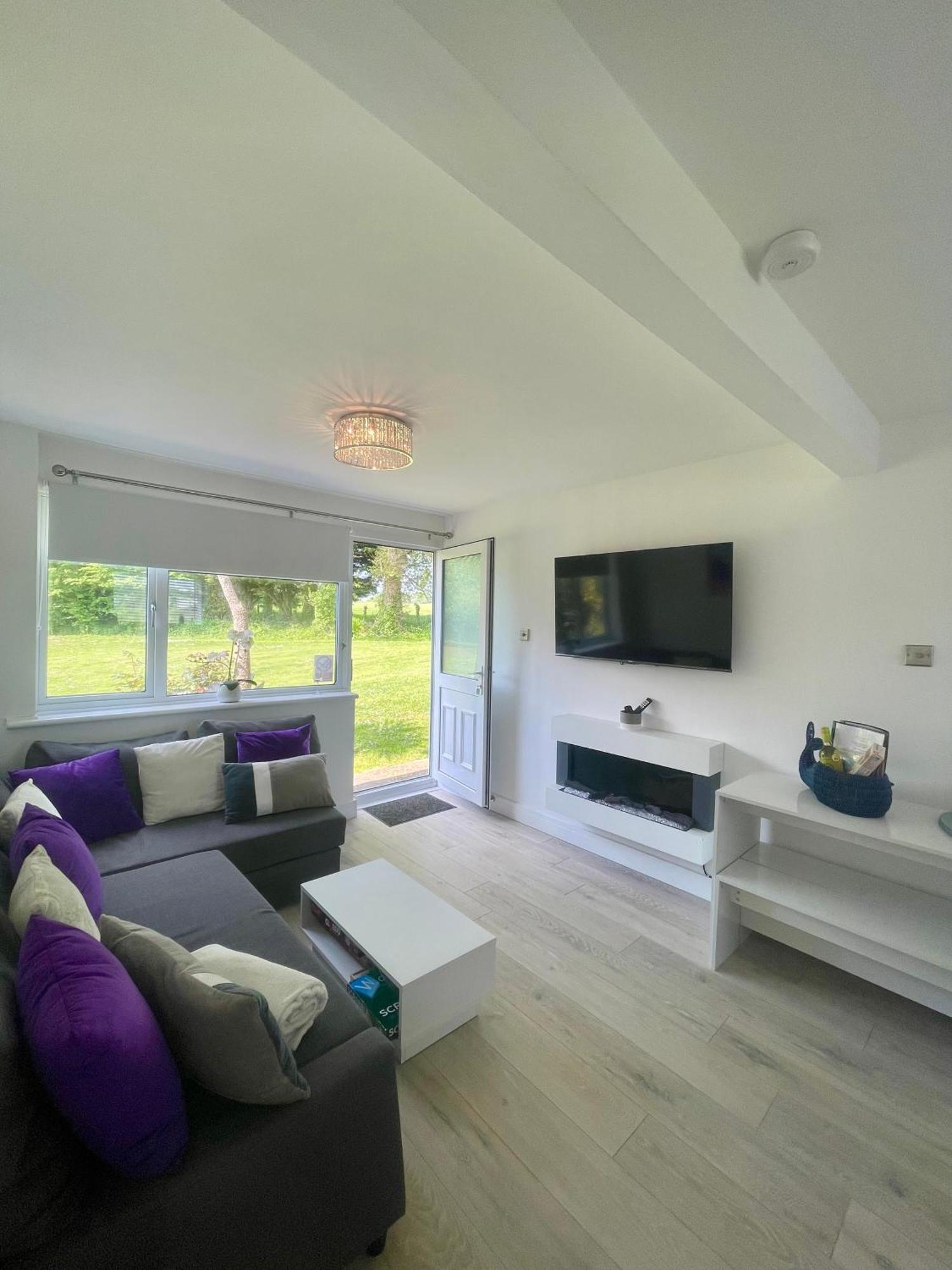 Look No Further Gorgeous Newly Renovated Contemporary Chalet Sandown Bay Holiday Centre Zewnętrze zdjęcie